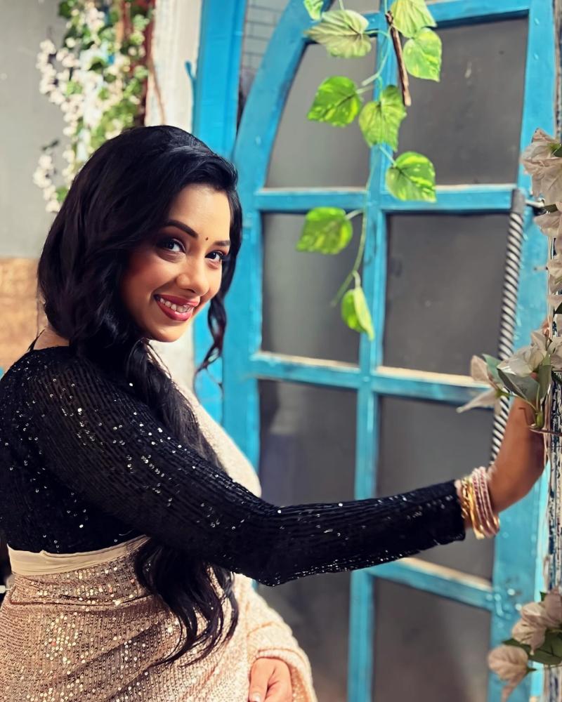 rupali-ganguly-cute-saree-photos